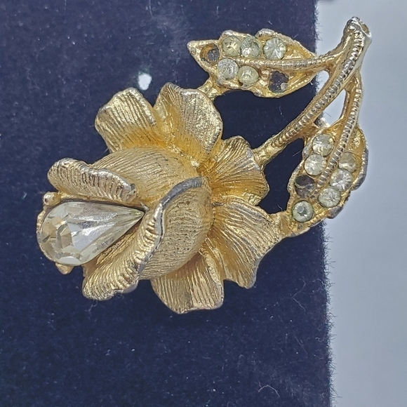 Vintage Rose Clip on Earrings- Brass and Rhinestone - Picture 3 of 8